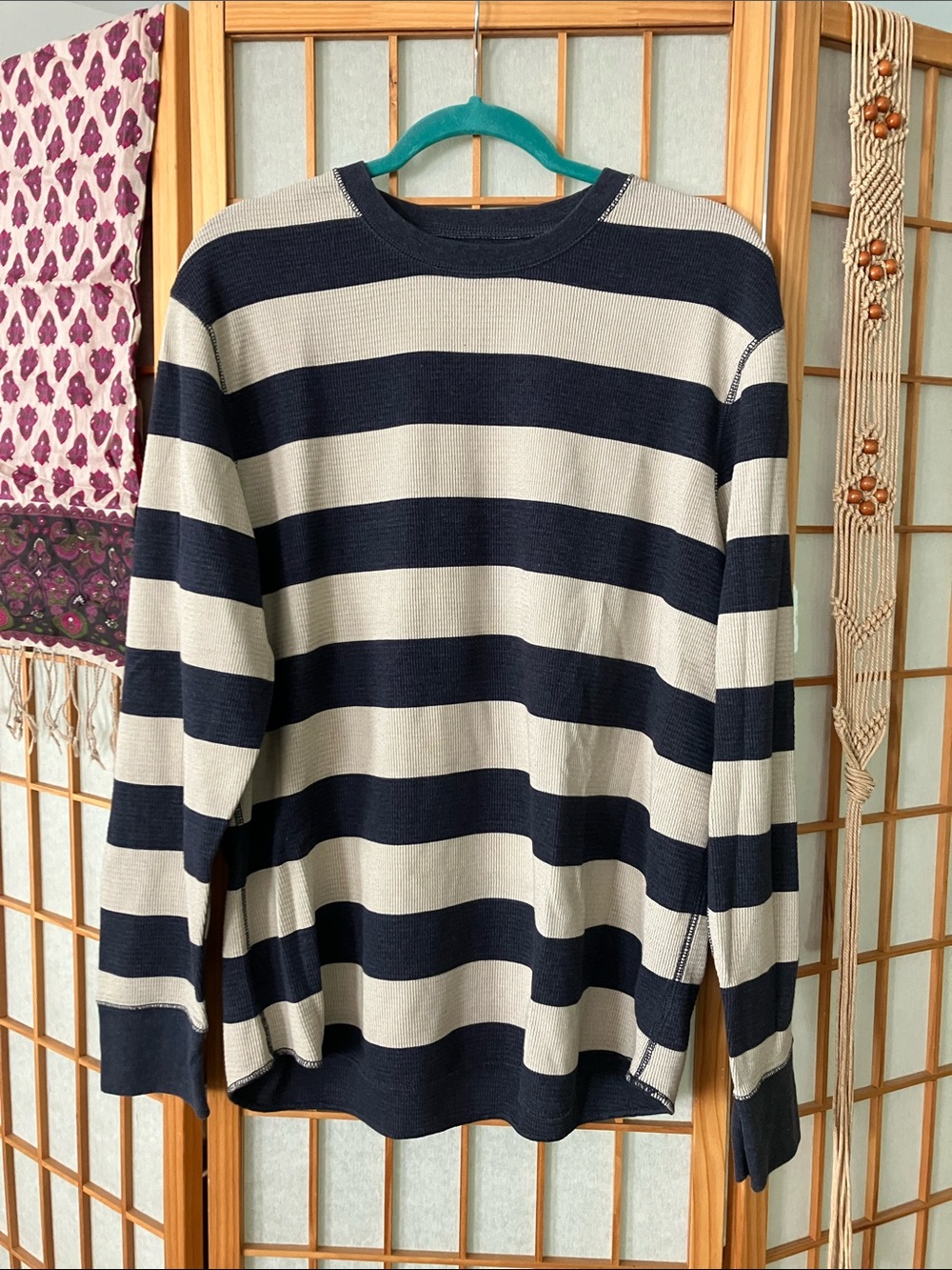 EUC GAP Navy & Cream Striped Crew Neck Waffle Tee w Contrast Stitching - Picture 2 of 6